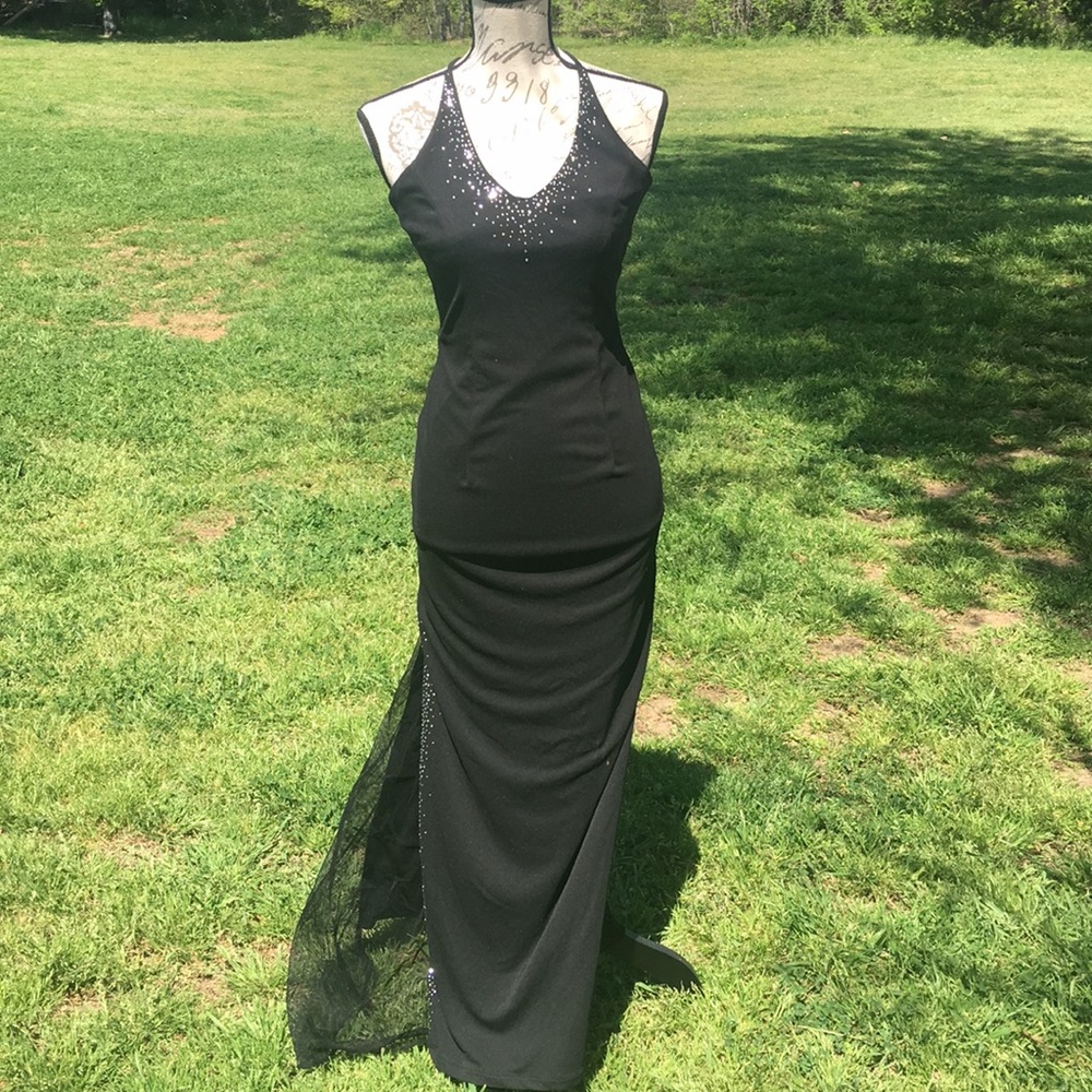 Beautiful evening/prom gown - Picture 1 of 8